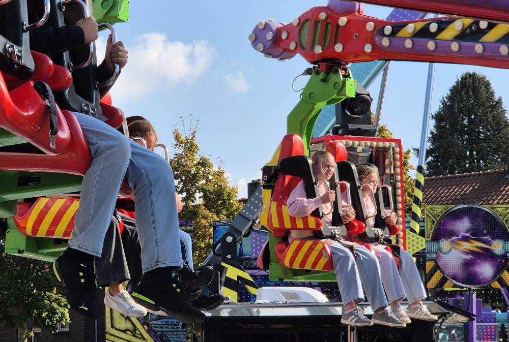 Kermisattractie op de Dries in Weert in 2025. Bekijk deze foto groter.