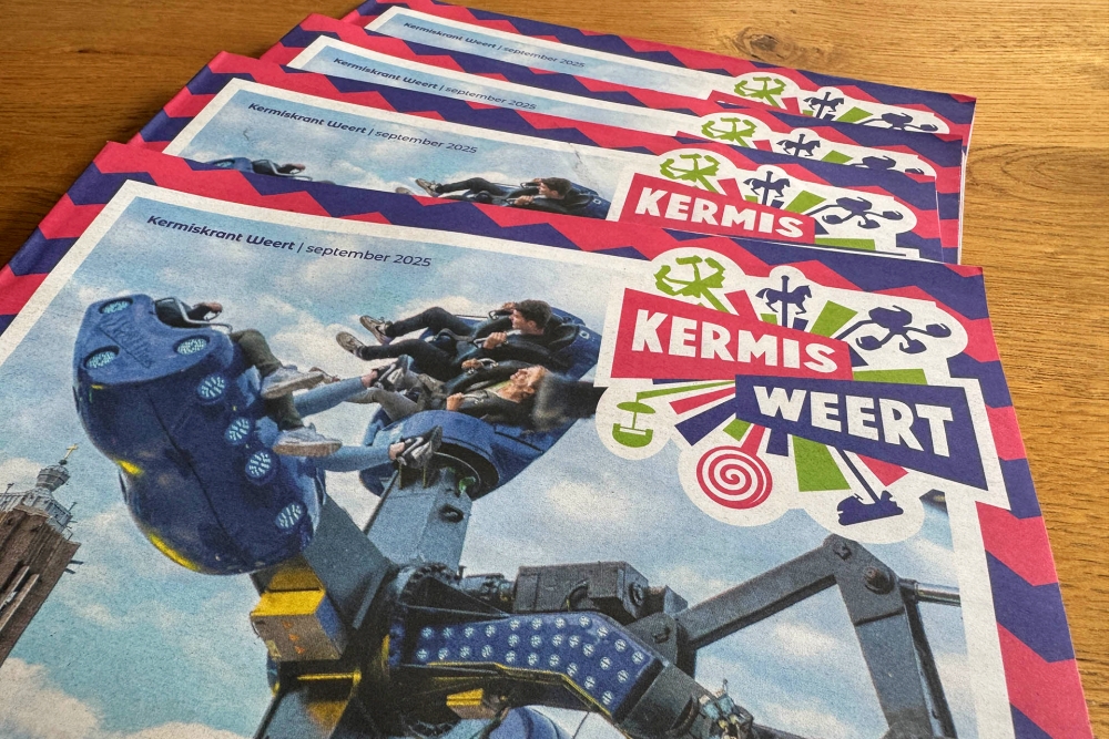 Voorkant van de kermiskrant. Bekijk deze foto groter.