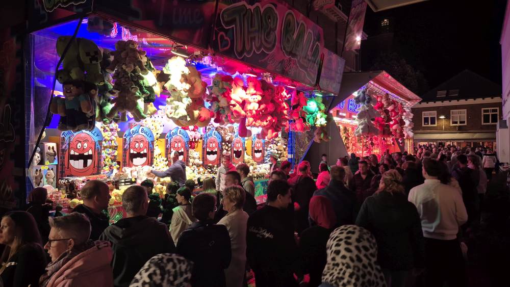 Kermis op de Meikoel in Weert. Bekijk deze foto groter.