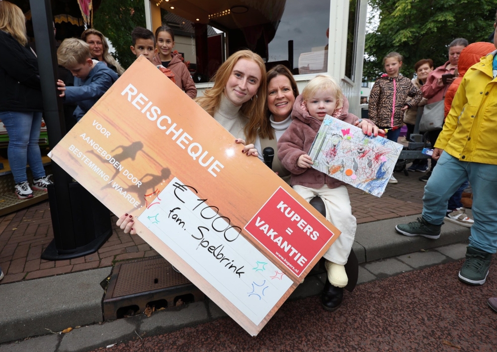 Winnaar van de kleurplaatactie op de kermis in 2024. (Klik om de foto te vergroten).